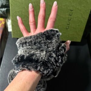 Chinchilla Fur fingerless gloves NWT